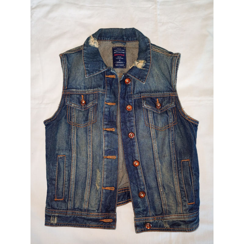 Джинсовий жилет для дівчинки. Розмір XS. Джинсовий жилет для дівчинки. Розмір XS.