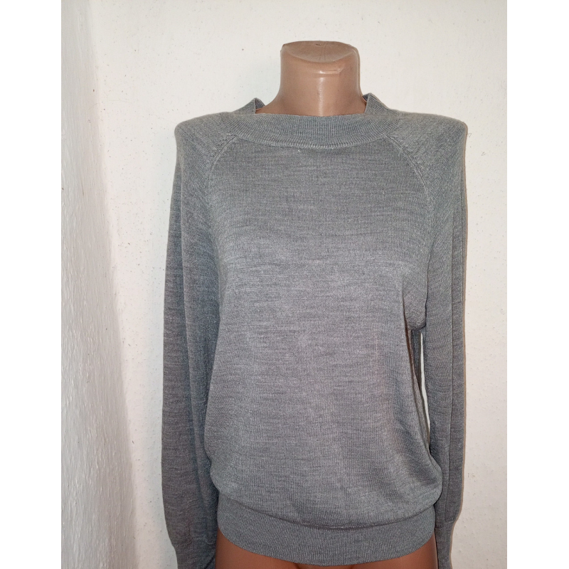 Светр жіночий сірого кольору. Крем сорт.