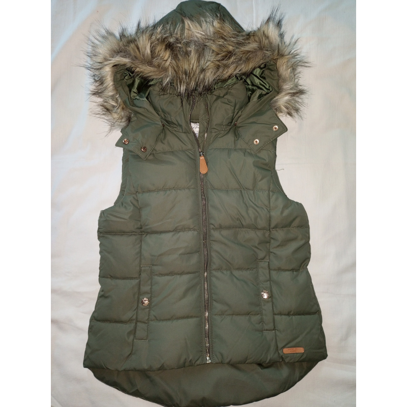 “ H&M“ - жилет теплий для дівчинки. Розмір 10-12 років “ H&M“ - жилет теплий для дівчинки. Розмір 10-12 років