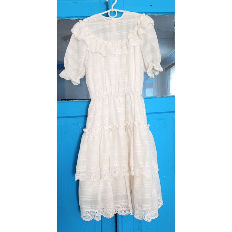 Біле плаття для дівчинки 13-15 років.