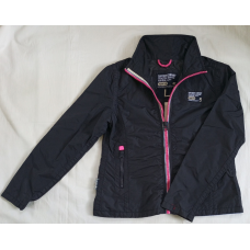 Куртка легка для хлопчика.