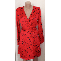 Халат жіночий червоний в чорну цятку.  Розмір  42.   Сорт  Крем.