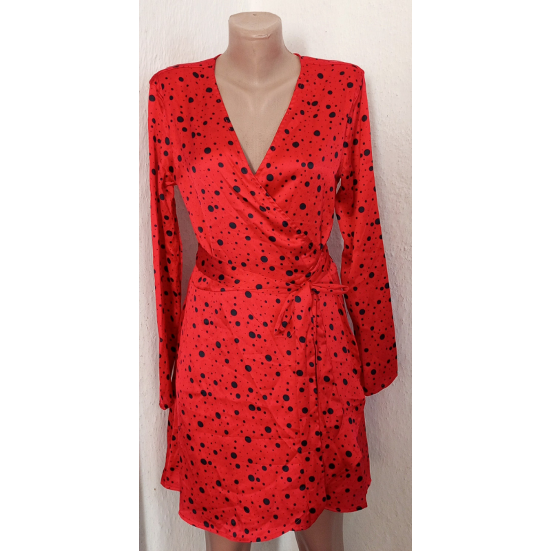 Халат жіночий червоний в чорну цятку. Розмір 42. Сорт Крем. Халат жіночий червоний в чорну цятку. Розмір 42. Сорт Крем.